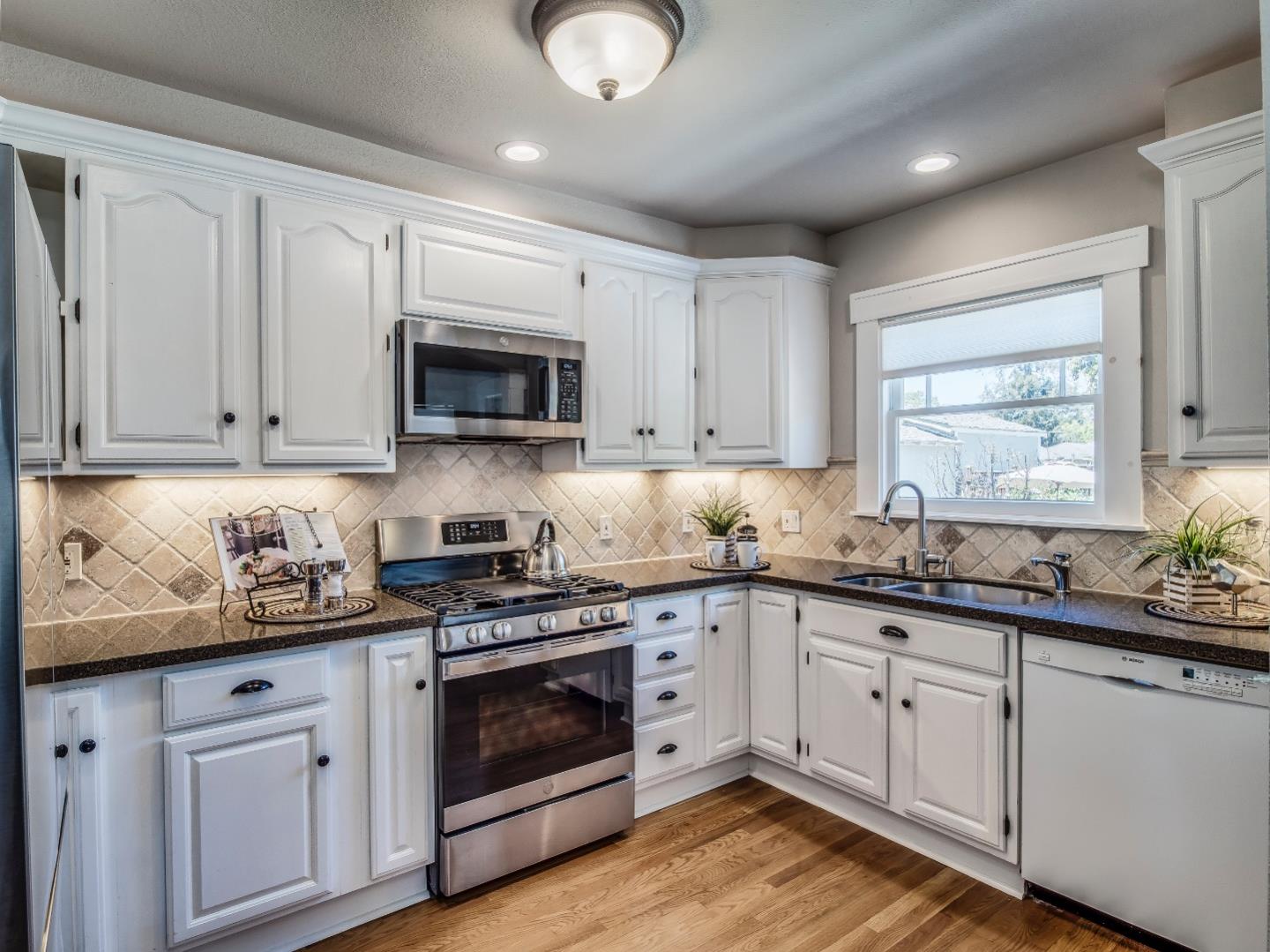 Detail Gallery Image 7 of 43 For 489 Atlanta Ave, San Jose,  CA 95125 - 2 Beds | 1 Baths