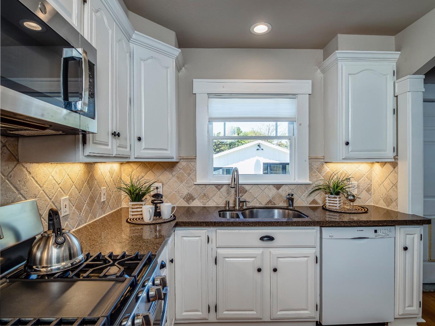 Detail Gallery Image 8 of 43 For 489 Atlanta Ave, San Jose,  CA 95125 - 2 Beds | 1 Baths
