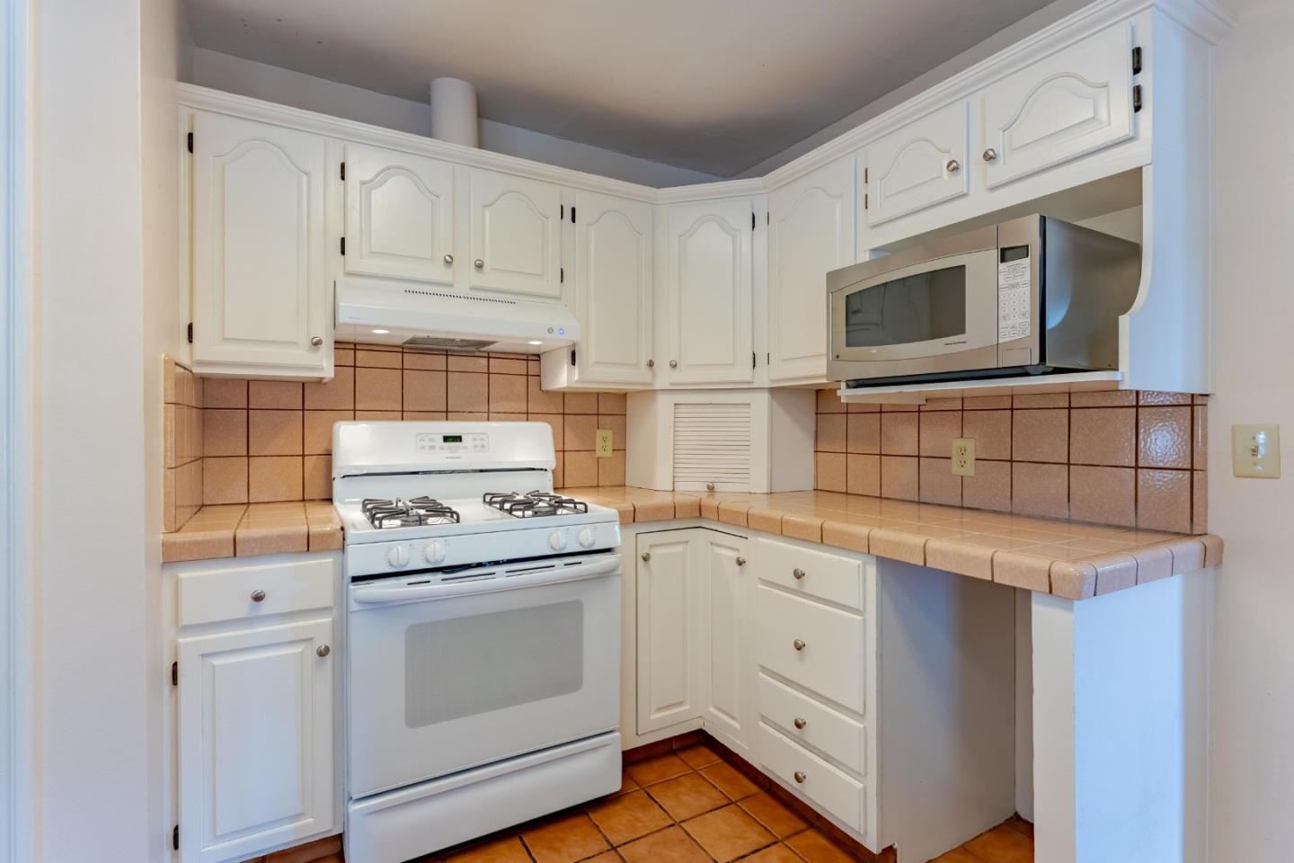 Detail Gallery Image 11 of 45 For 7400 Dowdy St, Gilroy,  CA 95020 - 5 Beds | 3/1 Baths