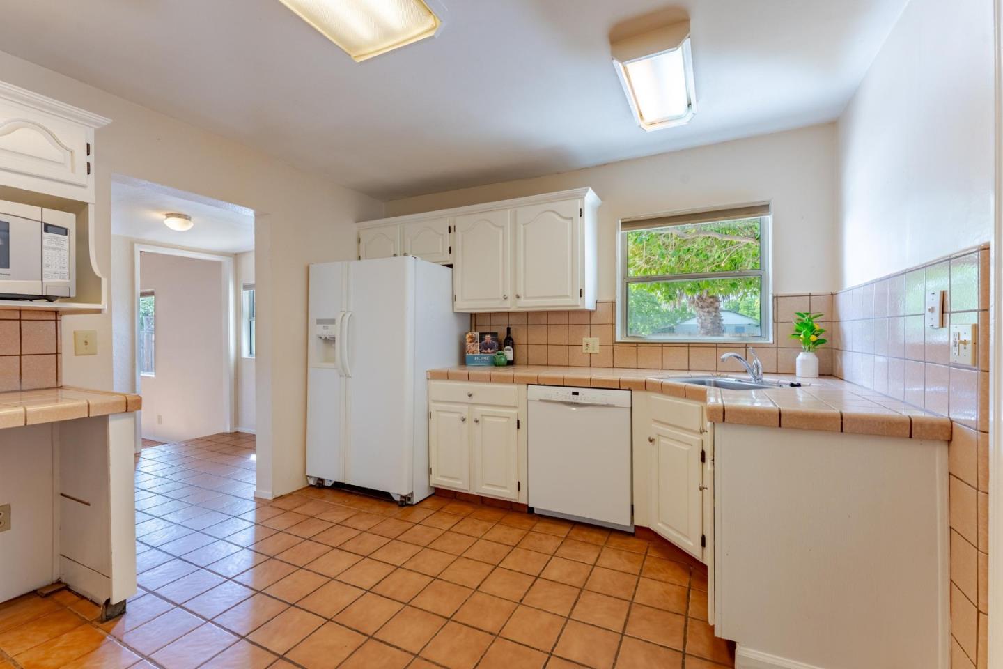 Detail Gallery Image 9 of 45 For 7400 Dowdy St, Gilroy,  CA 95020 - 5 Beds | 3/1 Baths