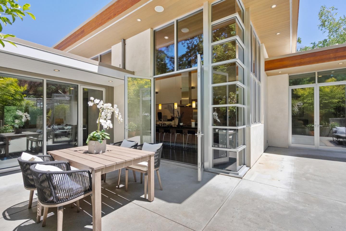 Detail Gallery Image 10 of 58 For 211 Manor Dr, San Carlos,  CA 94070 - 3 Beds | 2 Baths