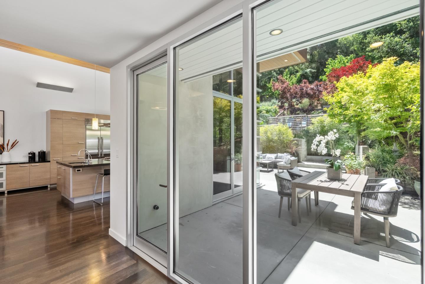 Detail Gallery Image 13 of 58 For 211 Manor Dr, San Carlos,  CA 94070 - 3 Beds | 2 Baths