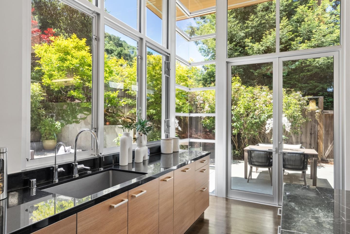 Detail Gallery Image 17 of 58 For 211 Manor Dr, San Carlos,  CA 94070 - 3 Beds | 2 Baths