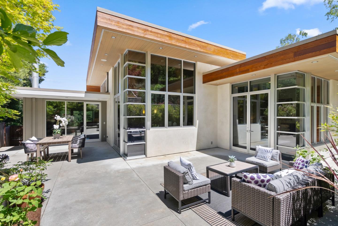 Detail Gallery Image 2 of 58 For 211 Manor Dr, San Carlos,  CA 94070 - 3 Beds | 2 Baths