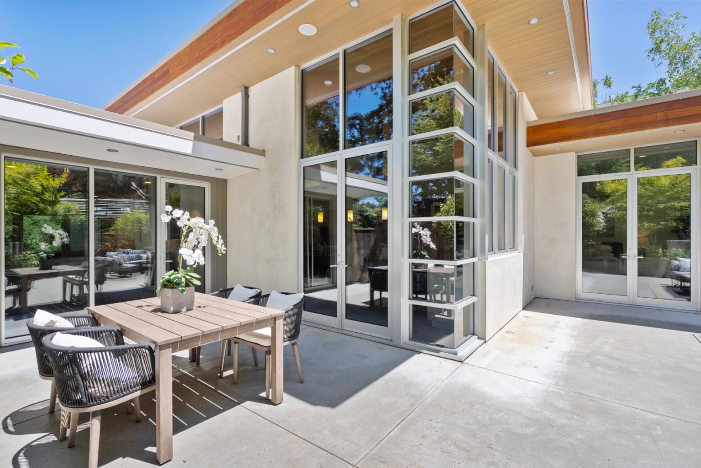 Detail Gallery Image 34 of 58 For 211 Manor Dr, San Carlos,  CA 94070 - 3 Beds | 2 Baths
