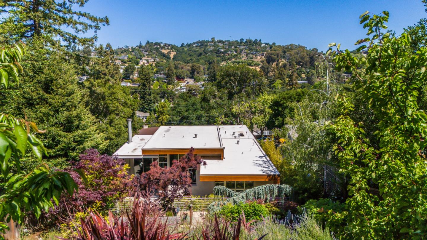 Detail Gallery Image 4 of 58 For 211 Manor Dr, San Carlos,  CA 94070 - 3 Beds | 2 Baths