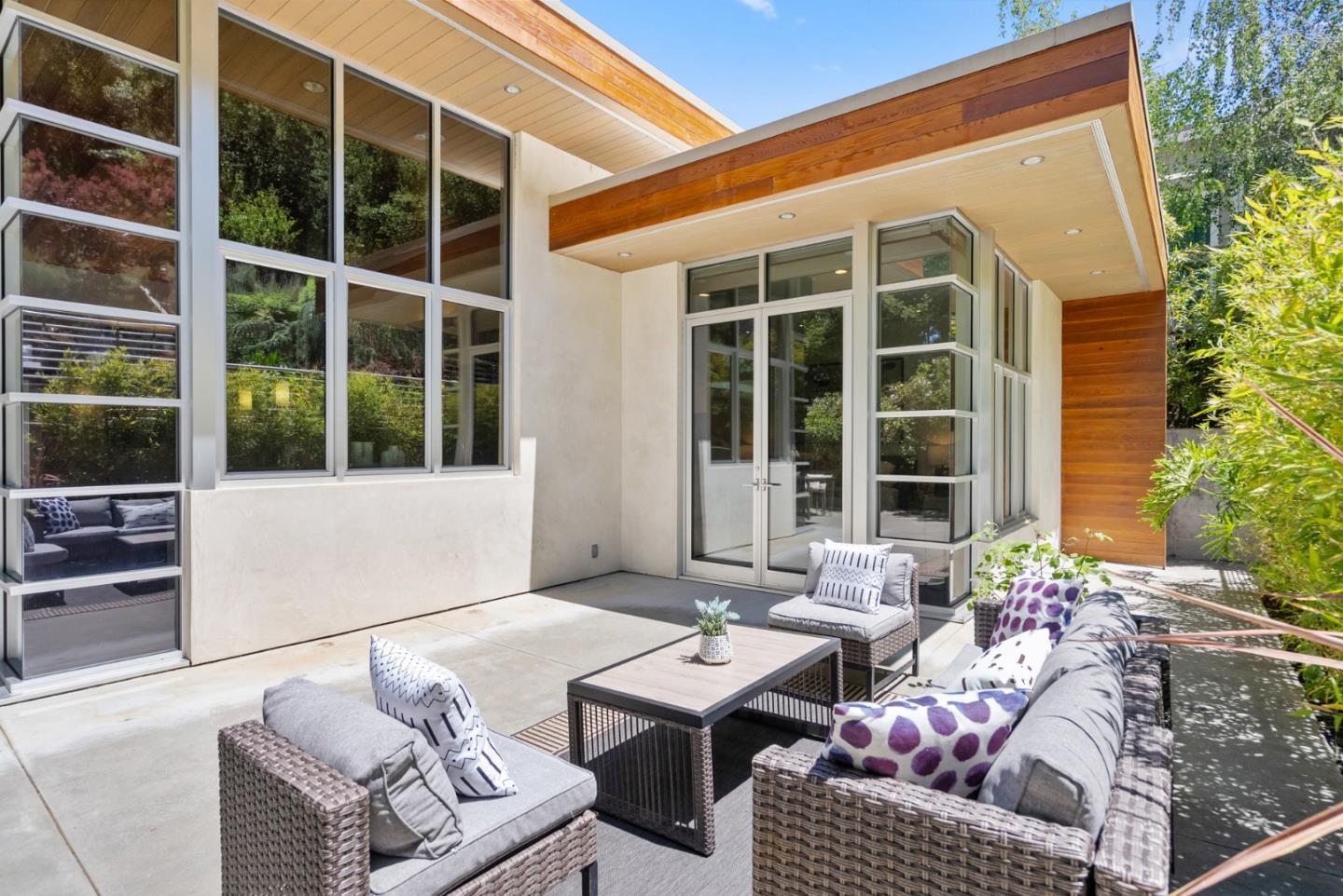 Detail Gallery Image 41 of 58 For 211 Manor Dr, San Carlos,  CA 94070 - 3 Beds | 2 Baths