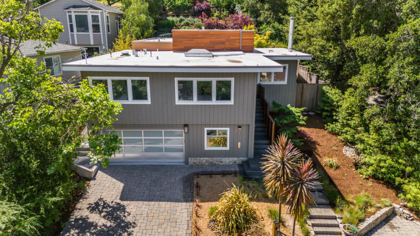 Detail Gallery Image 63 of 64 For 211 Manor Dr, San Carlos,  CA 94070 - 3 Beds | 2 Baths