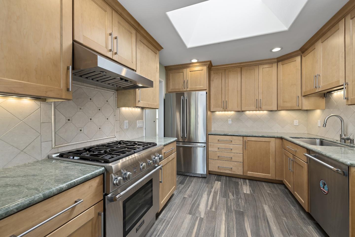 Detail Gallery Image 11 of 36 For 408 Cornish Way, Belmont,  CA 94002 - 4 Beds | 2 Baths