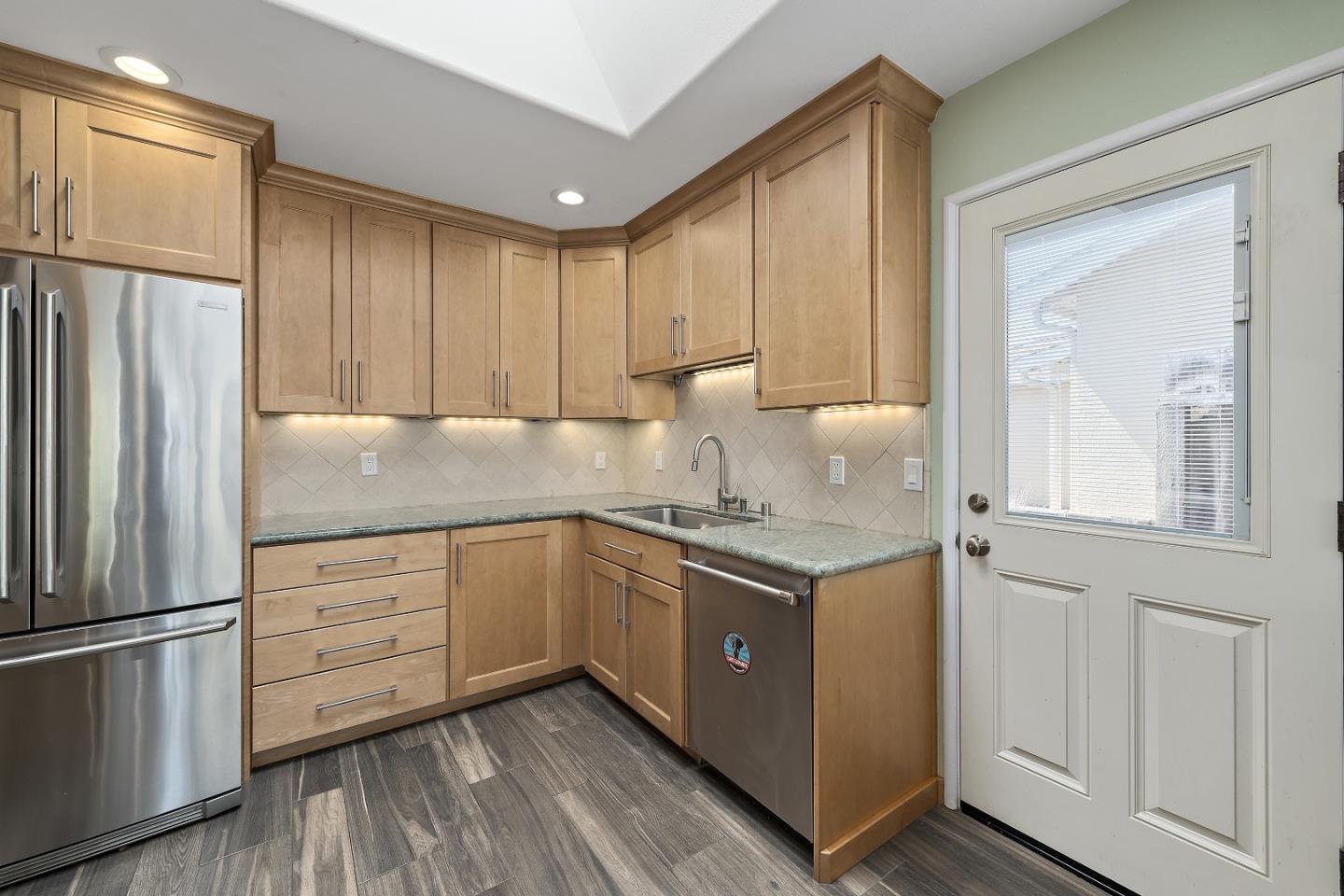 Detail Gallery Image 12 of 36 For 408 Cornish Way, Belmont,  CA 94002 - 4 Beds | 2 Baths