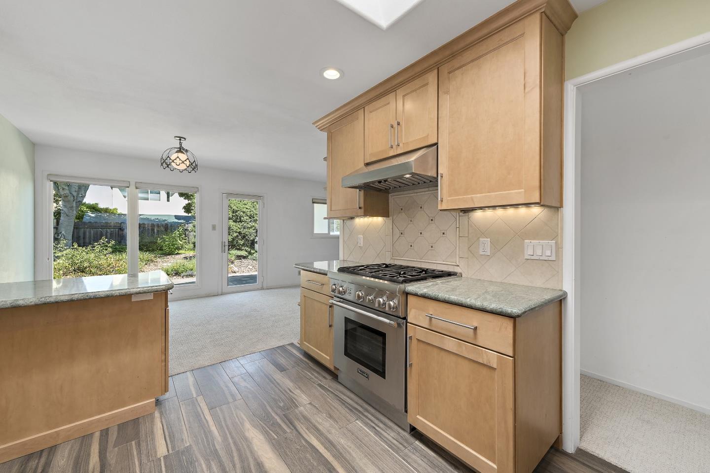 Detail Gallery Image 13 of 36 For 408 Cornish Way, Belmont,  CA 94002 - 4 Beds | 2 Baths