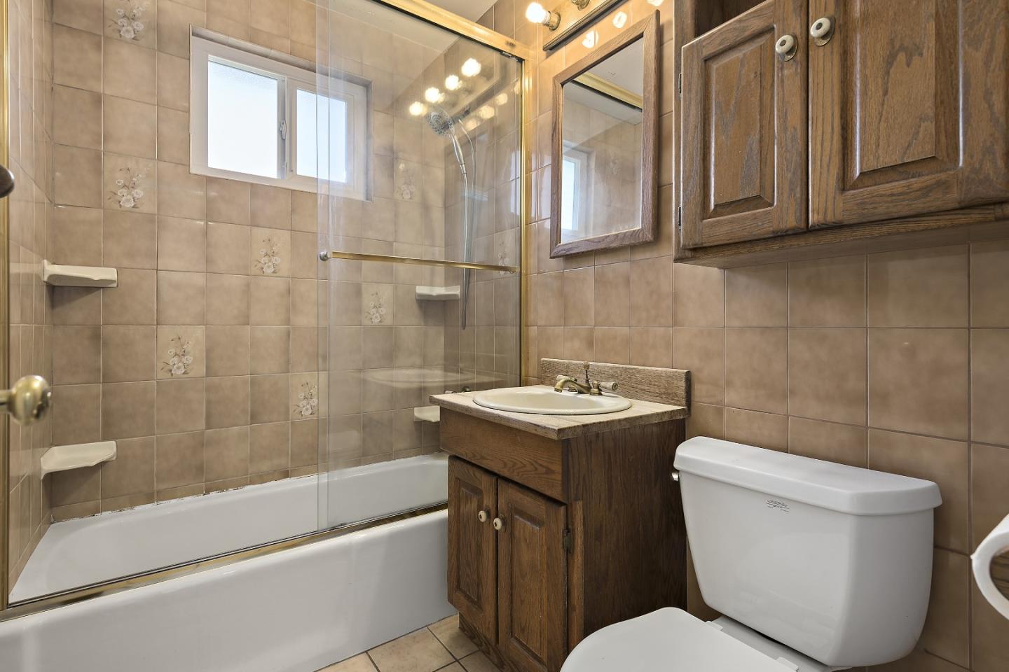 Detail Gallery Image 14 of 36 For 408 Cornish Way, Belmont,  CA 94002 - 4 Beds | 2 Baths