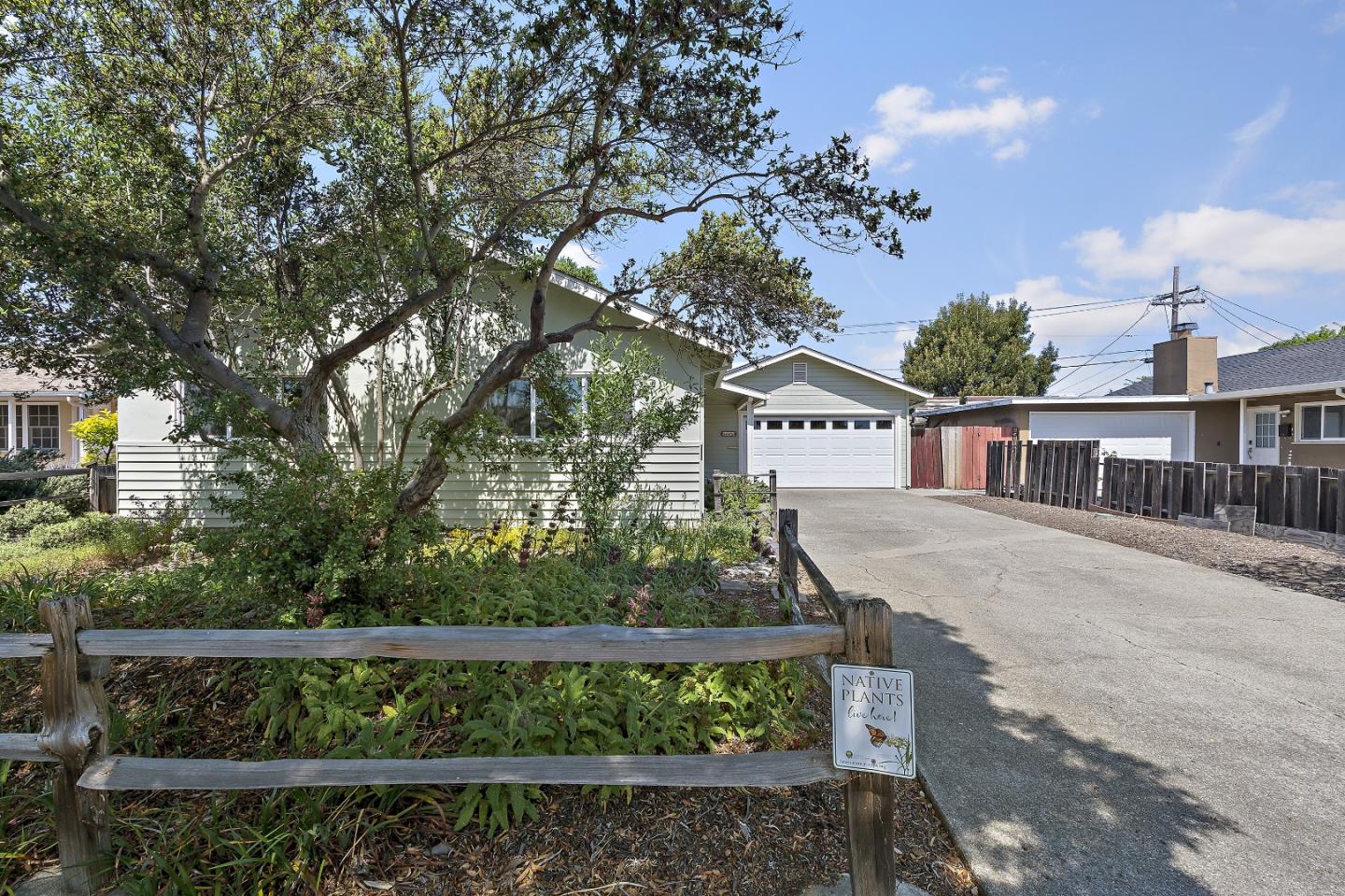Detail Gallery Image 2 of 36 For 408 Cornish Way, Belmont,  CA 94002 - 4 Beds | 2 Baths