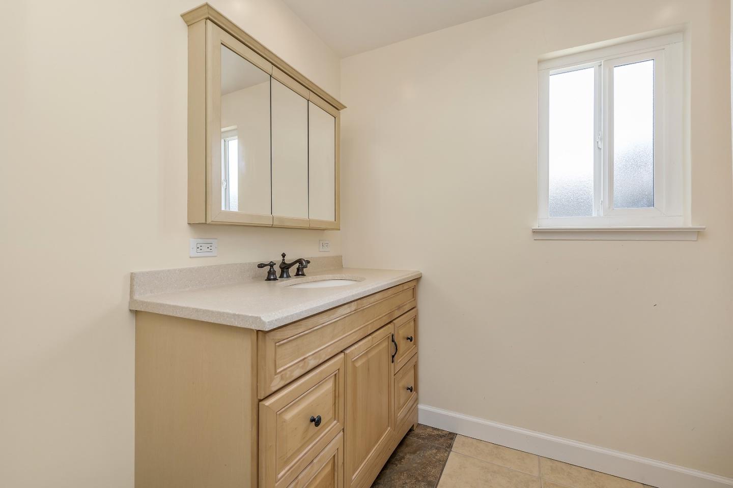 Detail Gallery Image 21 of 36 For 408 Cornish Way, Belmont,  CA 94002 - 4 Beds | 2 Baths