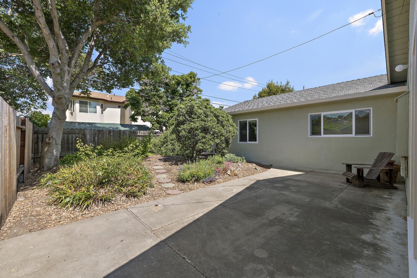 Detail Gallery Image 23 of 36 For 408 Cornish Way, Belmont,  CA 94002 - 4 Beds | 2 Baths
