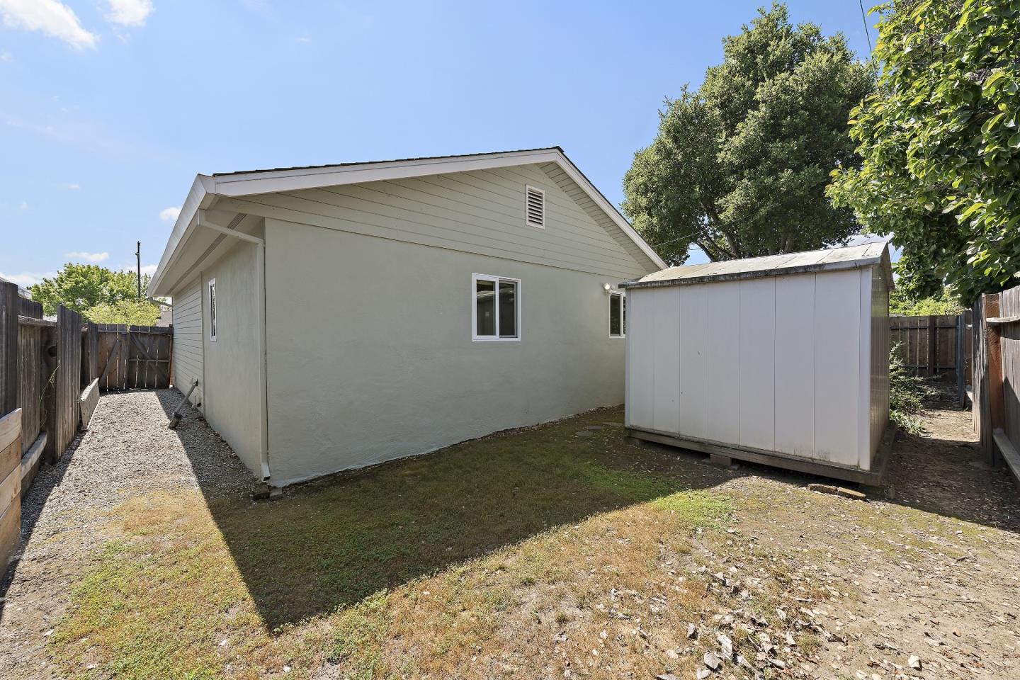 Detail Gallery Image 25 of 36 For 408 Cornish Way, Belmont,  CA 94002 - 4 Beds | 2 Baths