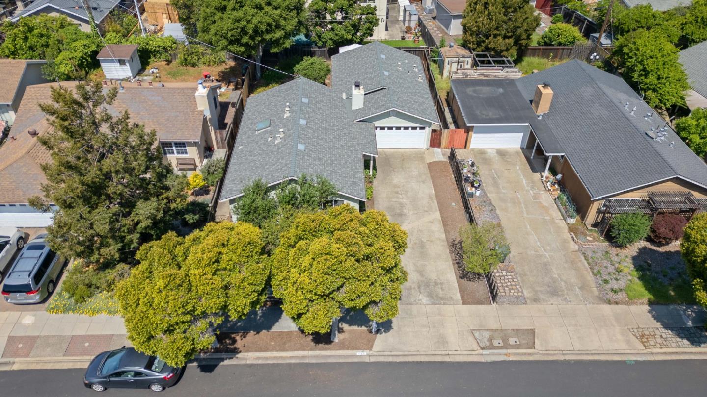 Detail Gallery Image 31 of 36 For 408 Cornish Way, Belmont,  CA 94002 - 4 Beds | 2 Baths