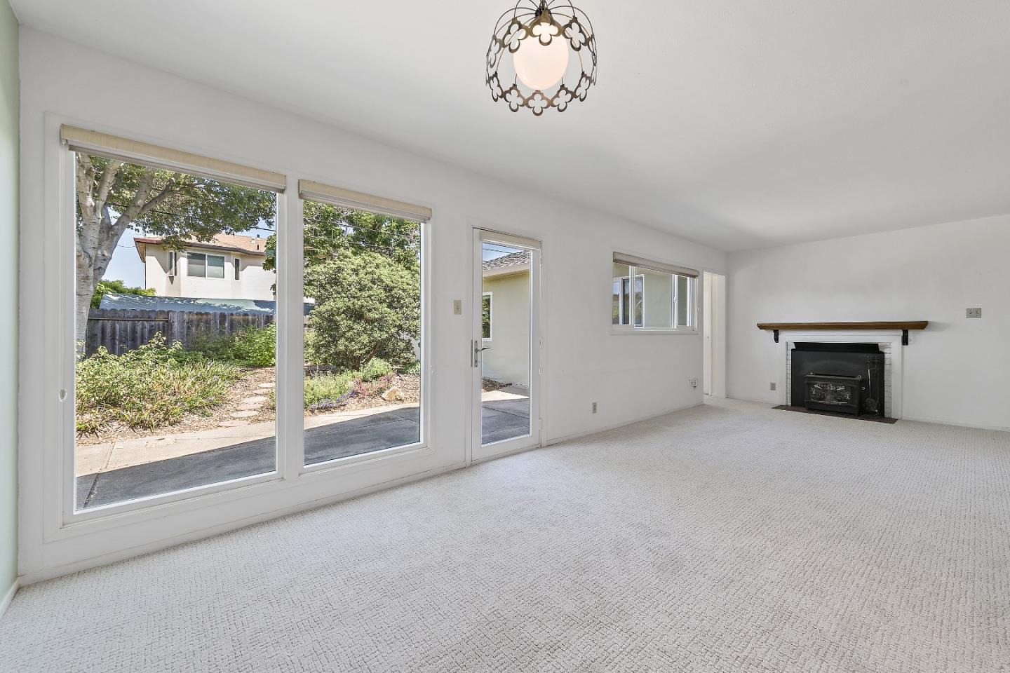 Detail Gallery Image 9 of 36 For 408 Cornish Way, Belmont,  CA 94002 - 4 Beds | 2 Baths
