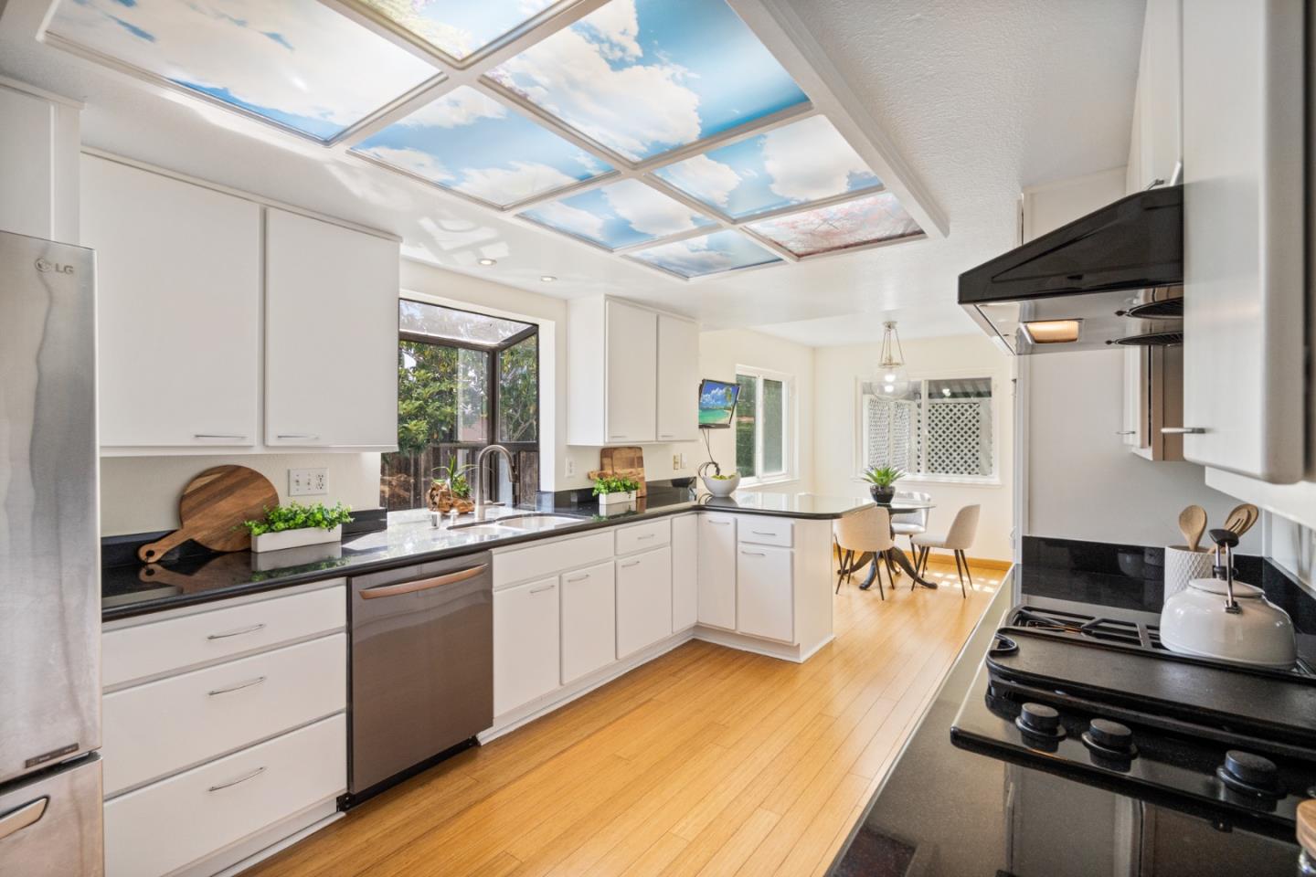 Detail Gallery Image 14 of 46 For 491 Tiller Ln, Redwood City,  CA 94065 - 4 Beds | 2/1 Baths