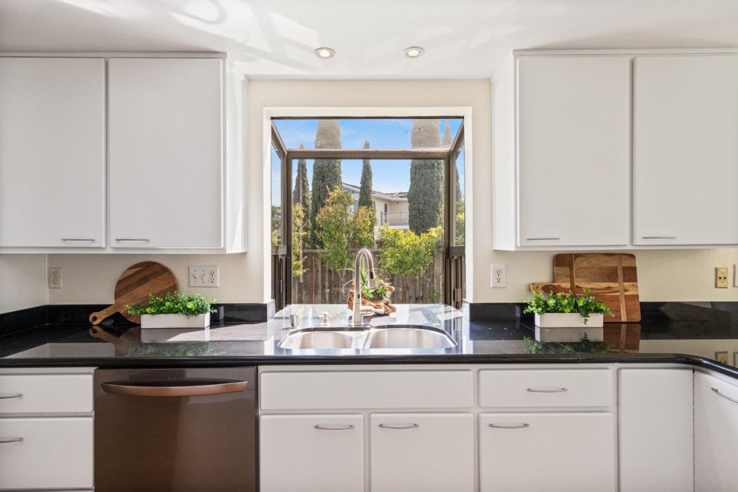 Detail Gallery Image 17 of 46 For 491 Tiller Ln, Redwood City,  CA 94065 - 4 Beds | 2/1 Baths