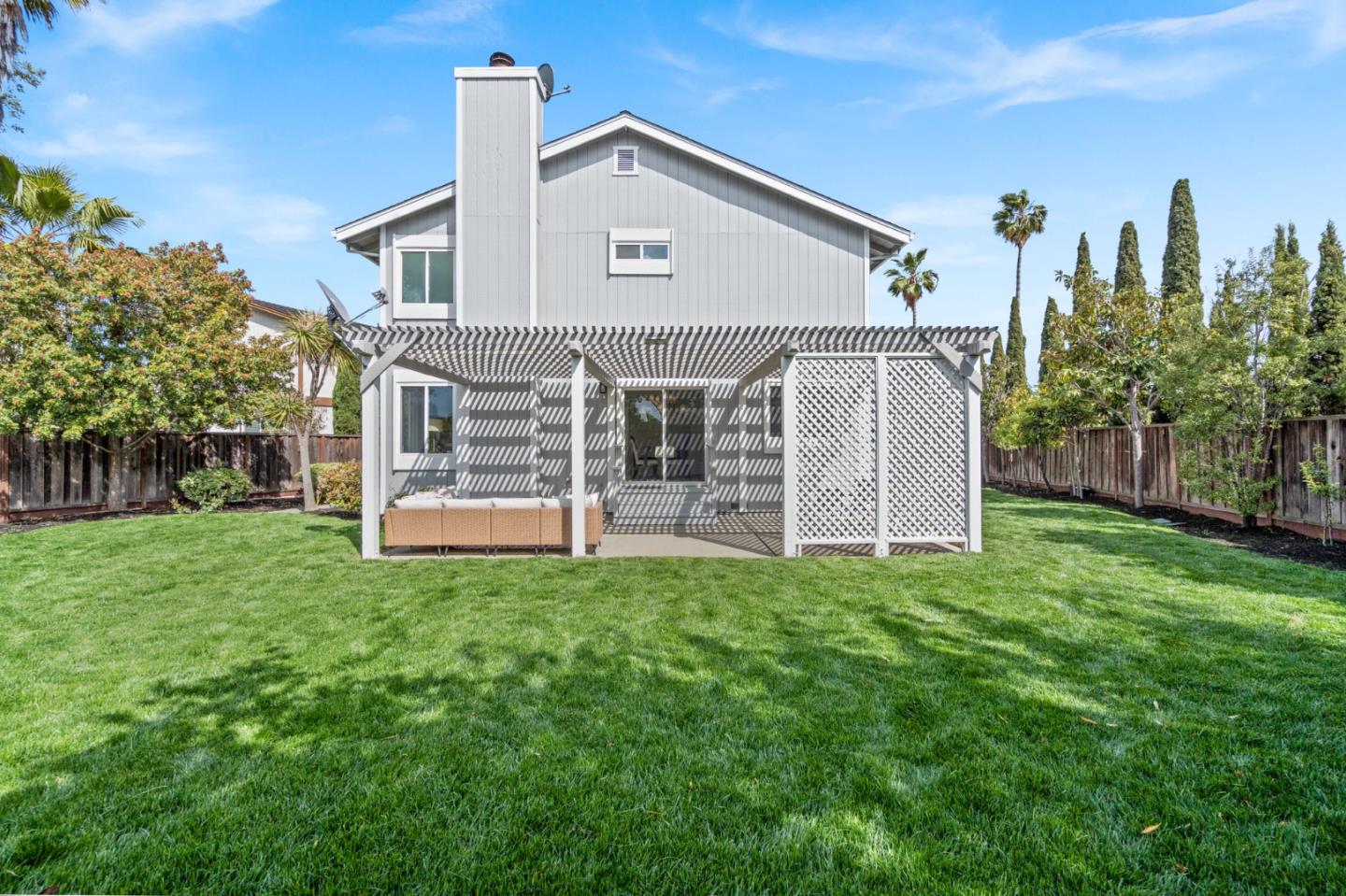 Detail Gallery Image 2 of 46 For 491 Tiller Ln, Redwood City,  CA 94065 - 4 Beds | 2/1 Baths