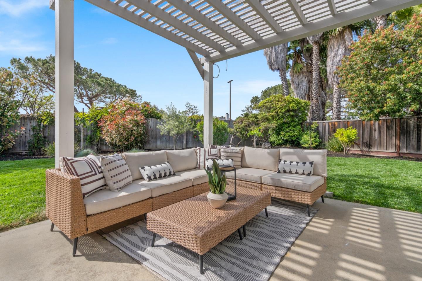Detail Gallery Image 37 of 46 For 491 Tiller Ln, Redwood City,  CA 94065 - 4 Beds | 2/1 Baths