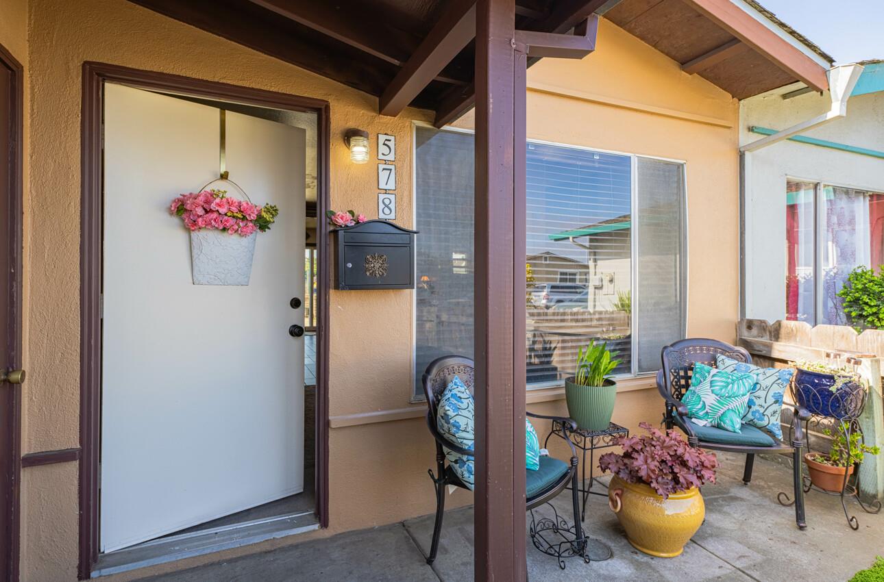 Detail Gallery Image 2 of 26 For 578 Calaveras Dr, Salinas,  CA 93906 - 2 Beds | 1/1 Baths