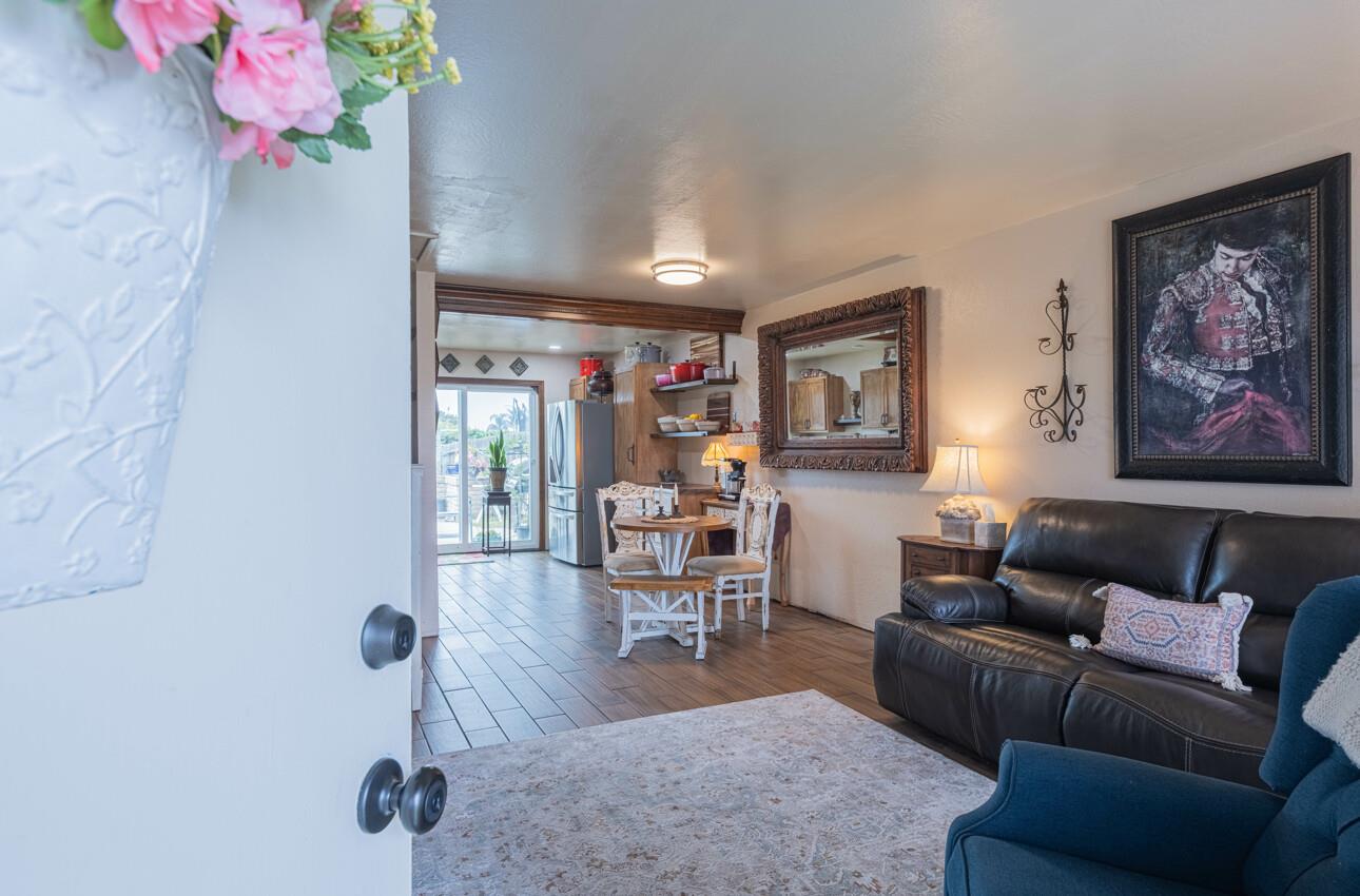 Detail Gallery Image 3 of 26 For 578 Calaveras Dr, Salinas,  CA 93906 - 2 Beds | 1/1 Baths