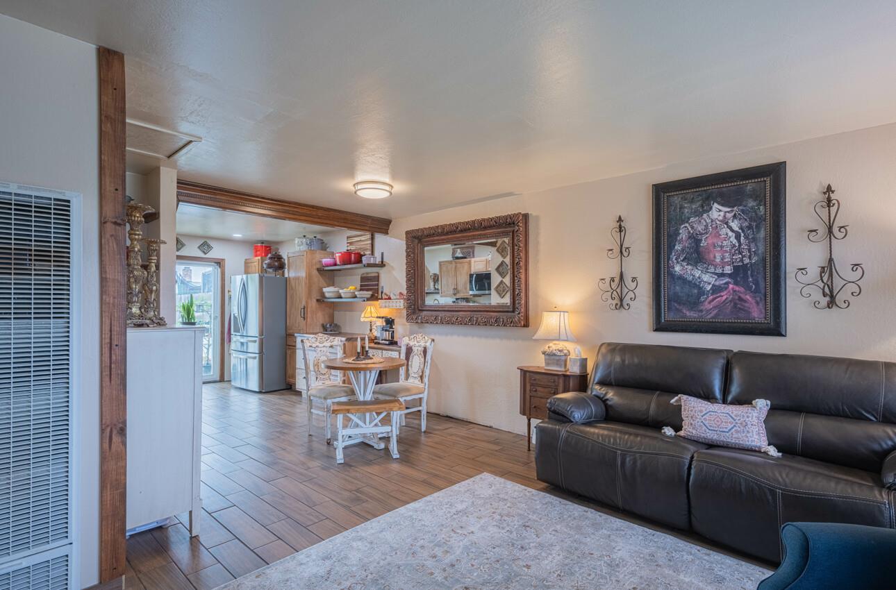 Detail Gallery Image 4 of 26 For 578 Calaveras Dr, Salinas,  CA 93906 - 2 Beds | 1/1 Baths