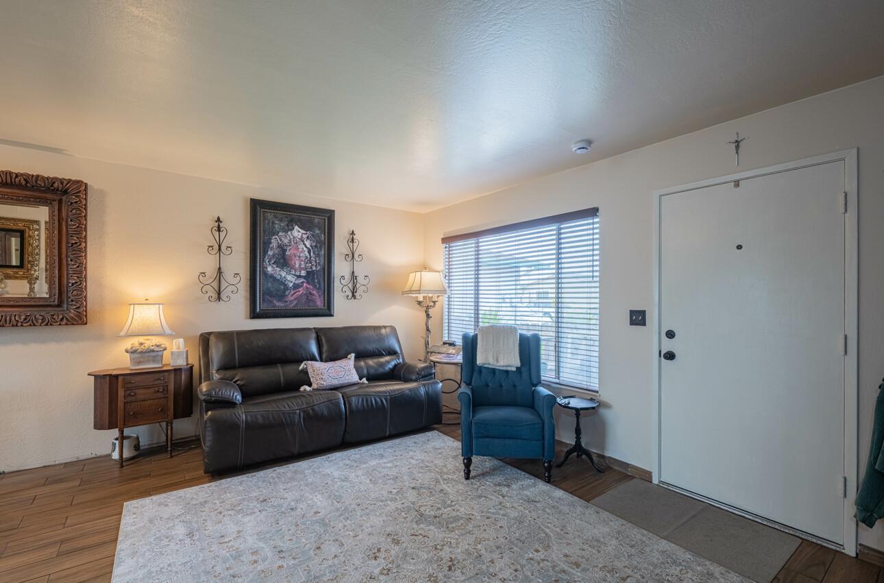 Detail Gallery Image 5 of 26 For 578 Calaveras Dr, Salinas,  CA 93906 - 2 Beds | 1/1 Baths