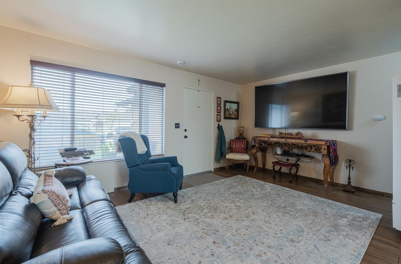 Detail Gallery Image 6 of 26 For 578 Calaveras Dr, Salinas,  CA 93906 - 2 Beds | 1/1 Baths