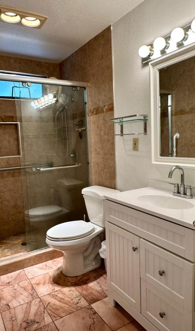 Detail Gallery Image 10 of 15 For 3038 Canyon Rd, Burlingame,  CA 94010 - 2 Beds | 1/1 Baths