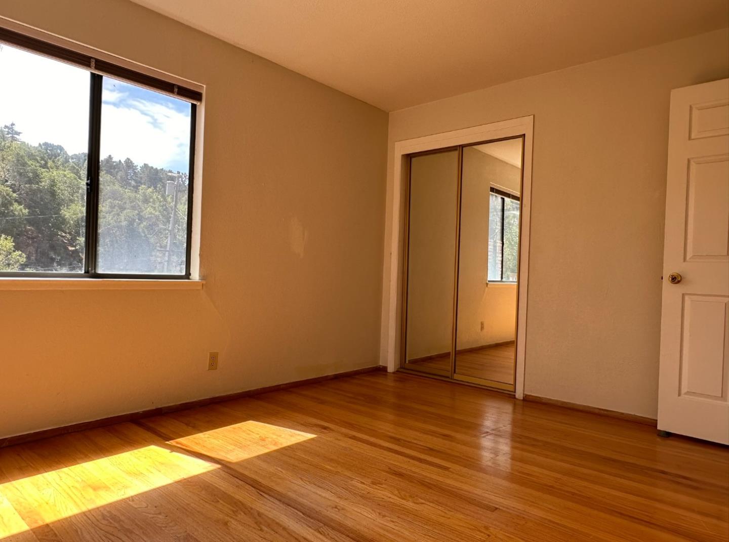 Detail Gallery Image 12 of 15 For 3038 Canyon Rd, Burlingame,  CA 94010 - 2 Beds | 1/1 Baths