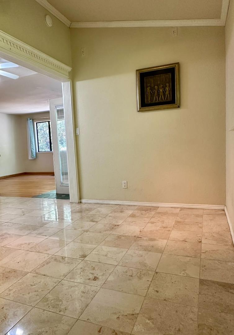 Detail Gallery Image 6 of 15 For 3038 Canyon Rd, Burlingame,  CA 94010 - 2 Beds | 1/1 Baths