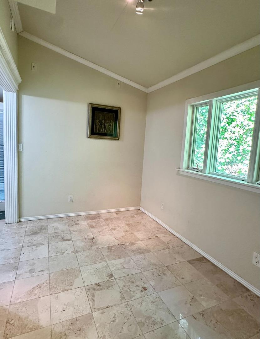 Detail Gallery Image 7 of 15 For 3038 Canyon Rd, Burlingame,  CA 94010 - 2 Beds | 1/1 Baths