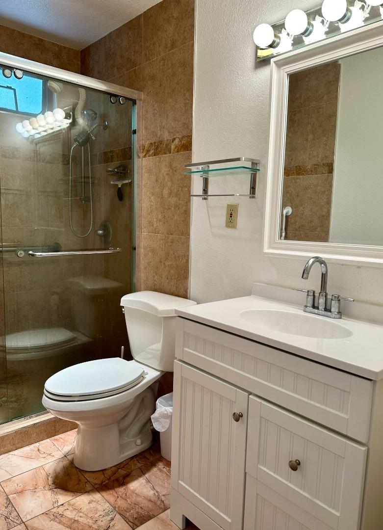 Detail Gallery Image 9 of 15 For 3038 Canyon Rd, Burlingame,  CA 94010 - 2 Beds | 1/1 Baths