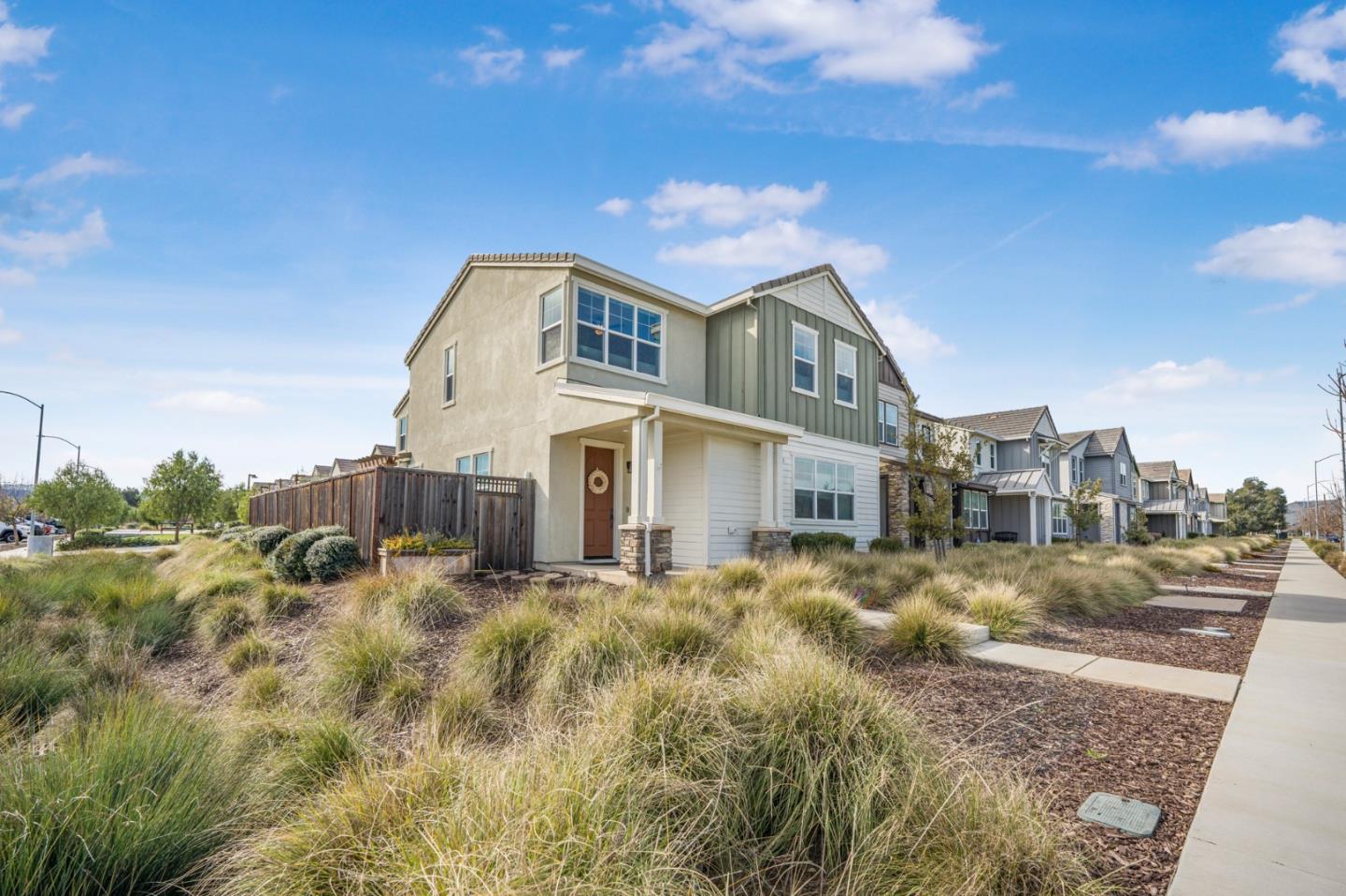 Detail Gallery Image 4 of 38 For 16715 Murphy Ave, Morgan Hill,  CA 95037 - 4 Beds | 3 Baths