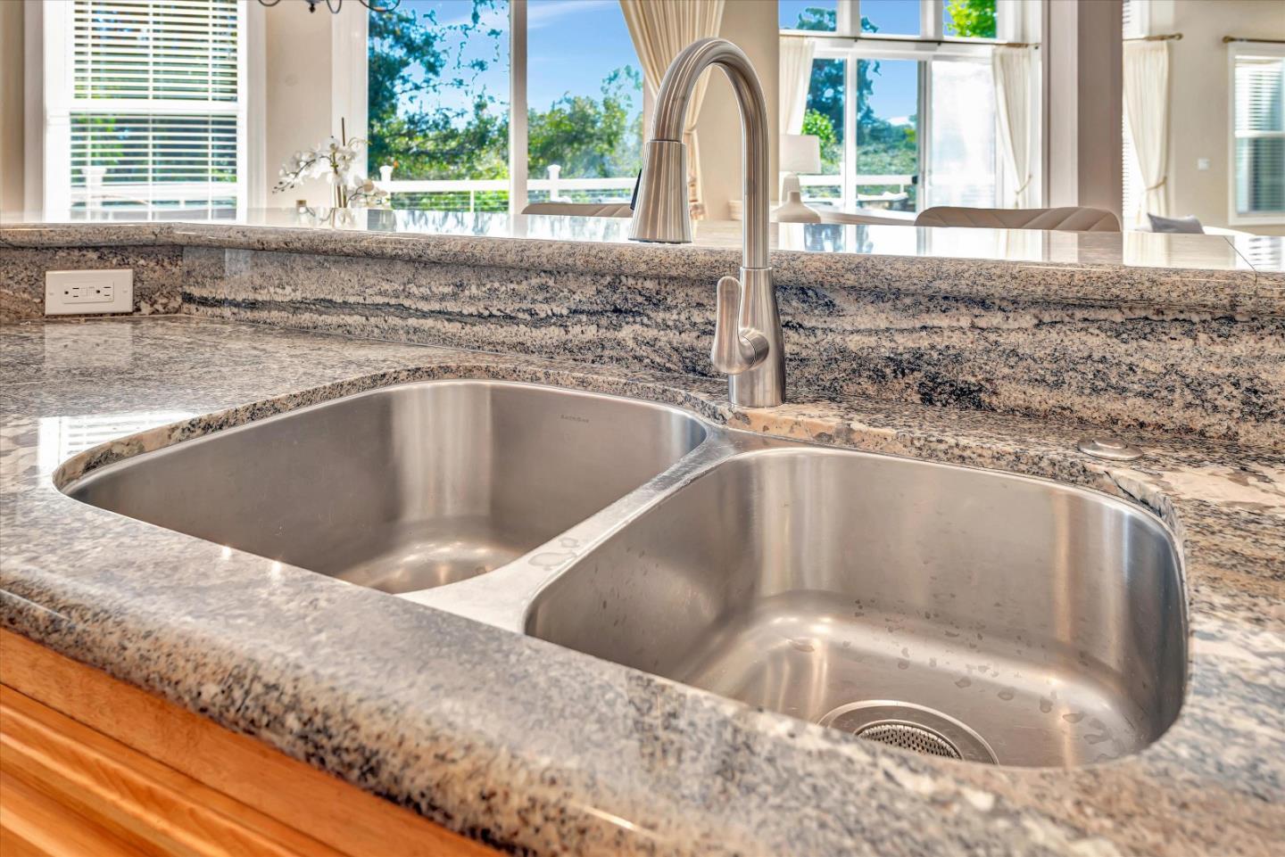 Detail Gallery Image 27 of 85 For 10108 Crescent Ct, Cupertino,  CA 95014 - 5 Beds | 4 Baths