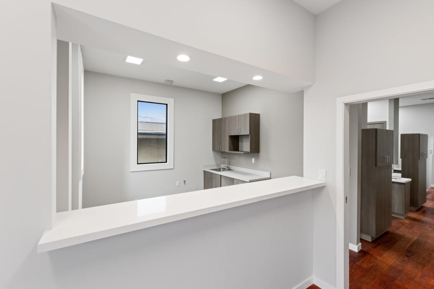Detail Gallery Image 2 of 8 For 420 Peninsula Ave #3,  San Mateo,  CA 94401 - – Beds | – Baths