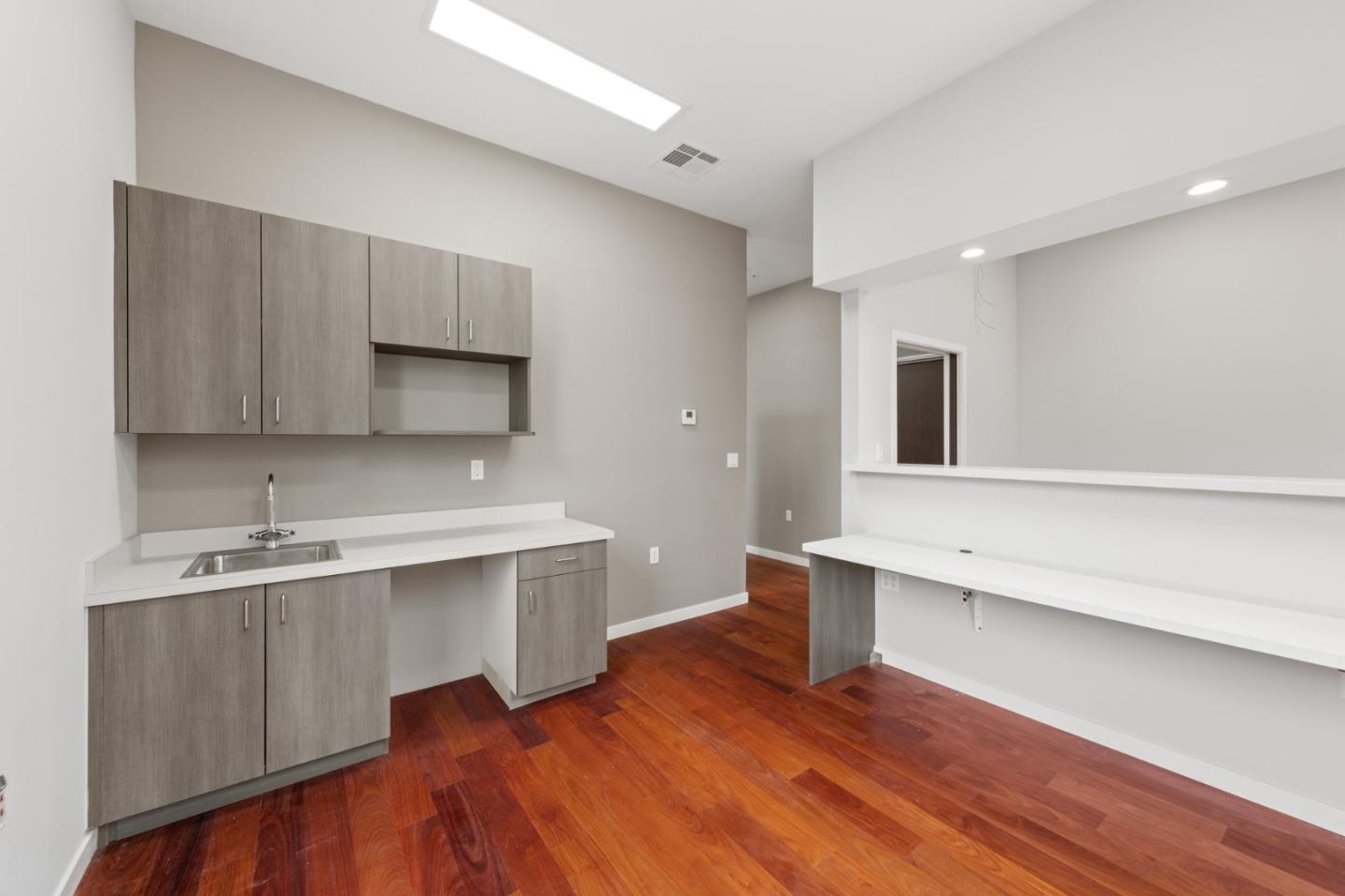 Detail Gallery Image 3 of 8 For 420 Peninsula Ave #3,  San Mateo,  CA 94401 - – Beds | – Baths