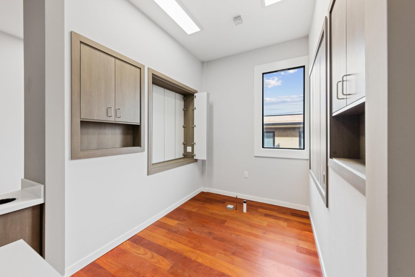 Detail Gallery Image 4 of 8 For 420 Peninsula Ave #3,  San Mateo,  CA 94401 - – Beds | – Baths