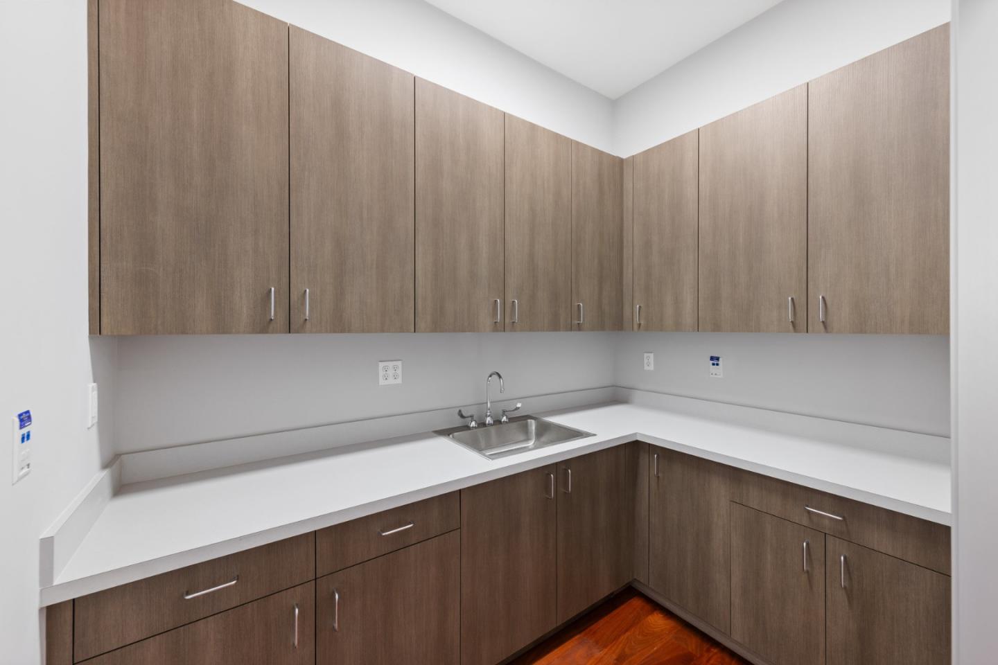Detail Gallery Image 6 of 8 For 420 Peninsula Ave #3,  San Mateo,  CA 94401 - – Beds | – Baths