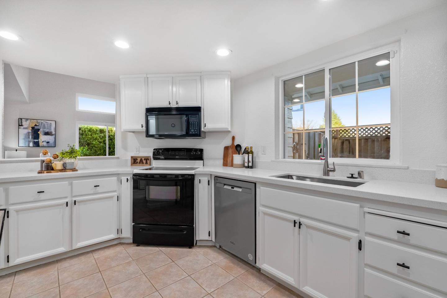 Detail Gallery Image 10 of 40 For 51 Mill Stone Ln, San Jose,  CA 95136 - 3 Beds | 2/1 Baths