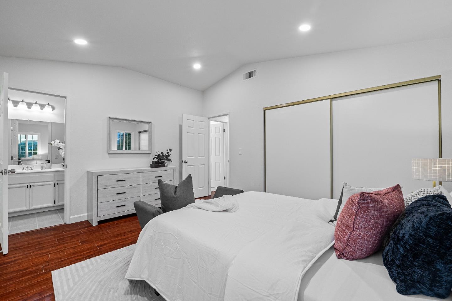 Detail Gallery Image 14 of 40 For 51 Mill Stone Ln, San Jose,  CA 95136 - 3 Beds | 2/1 Baths