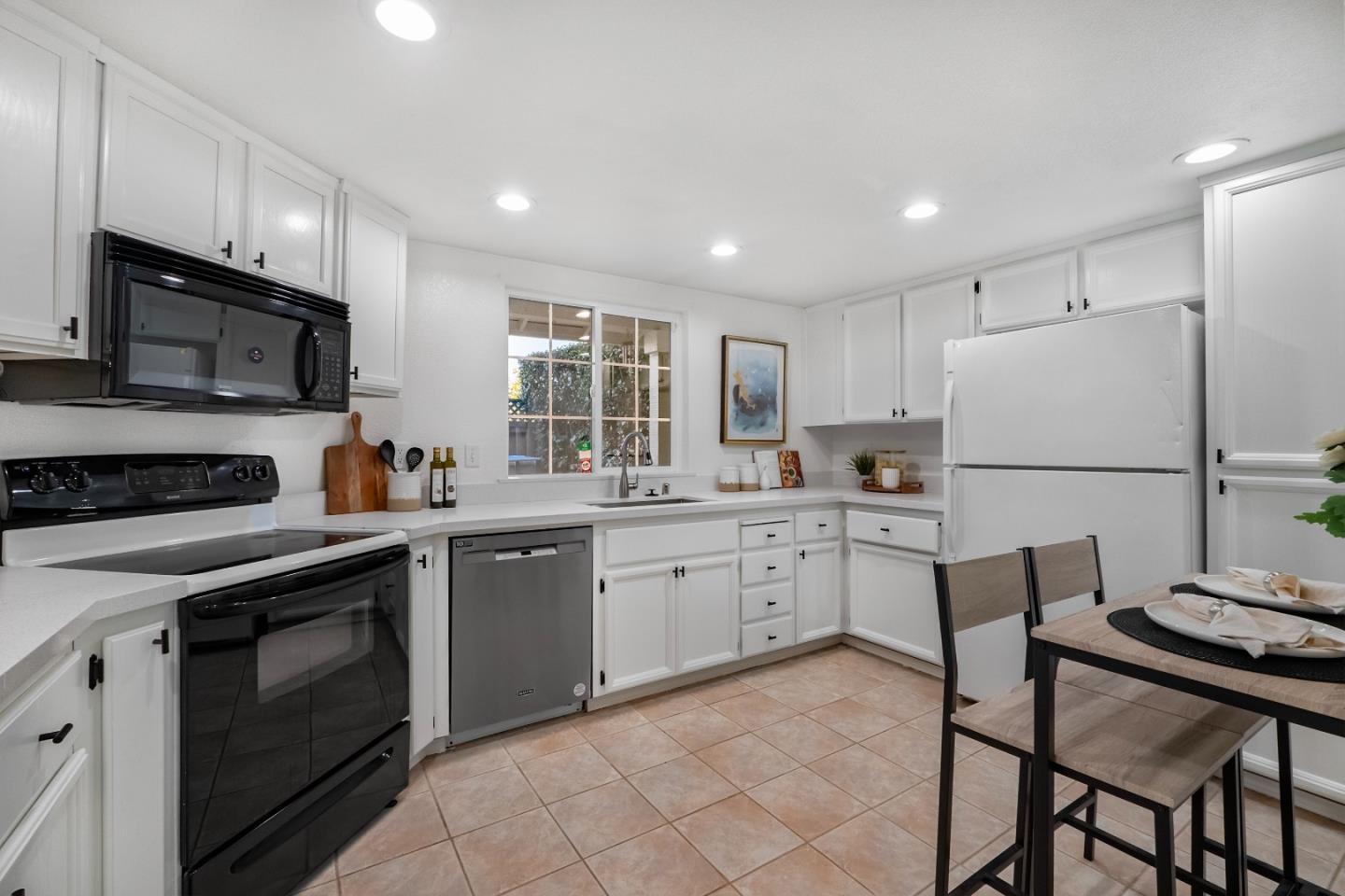 Detail Gallery Image 9 of 40 For 51 Mill Stone Ln, San Jose,  CA 95136 - 3 Beds | 2/1 Baths