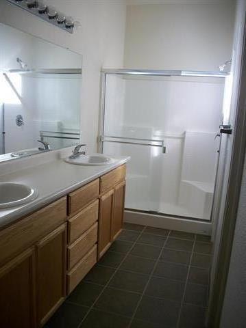 Detail Gallery Image 10 of 14 For 642 Kensington Cir, Los Banos,  CA 93635 - 3 Beds | 2 Baths