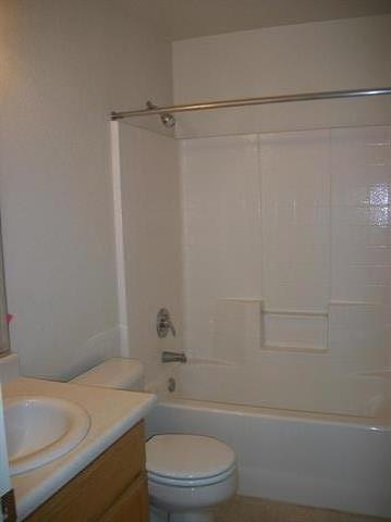 Detail Gallery Image 11 of 14 For 642 Kensington Cir, Los Banos,  CA 93635 - 3 Beds | 2 Baths