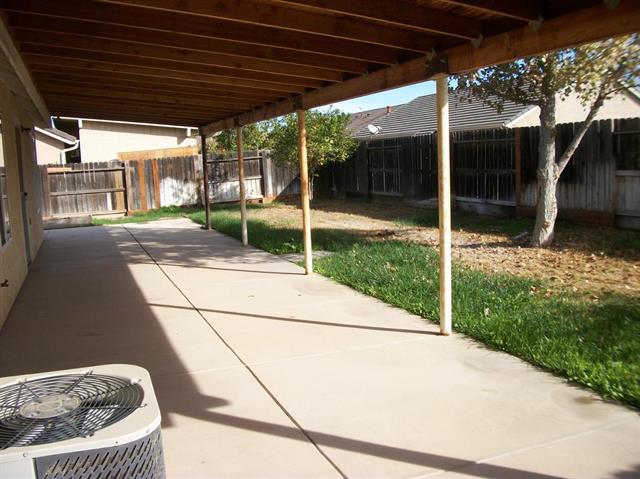 Detail Gallery Image 12 of 14 For 642 Kensington Cir, Los Banos,  CA 93635 - 3 Beds | 2 Baths