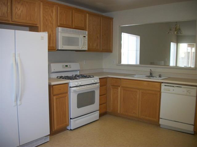 Detail Gallery Image 4 of 14 For 642 Kensington Cir, Los Banos,  CA 93635 - 3 Beds | 2 Baths