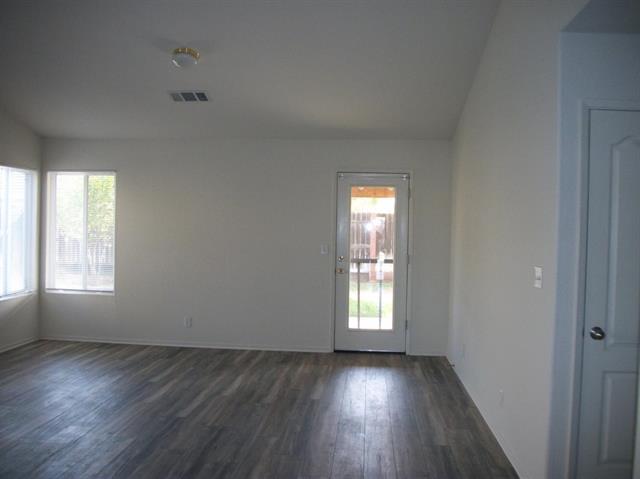 Detail Gallery Image 7 of 14 For 642 Kensington Cir, Los Banos,  CA 93635 - 3 Beds | 2 Baths